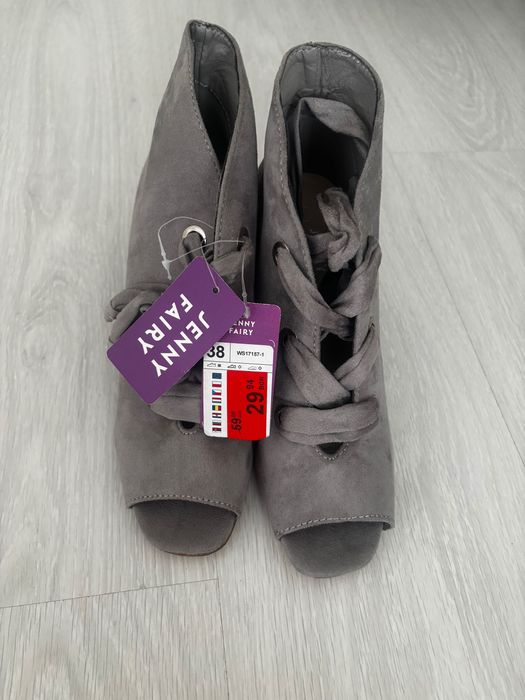 Полуотворени обувки