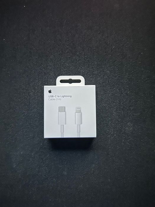 USB-C 20 W Power Adapter и USB-C to Lightning Cable (1m)