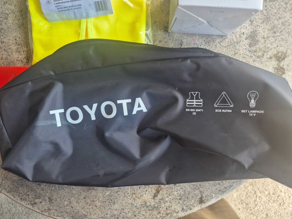 Kit siguranta auto Toyota 90981-YZZR3 triunghi vesta becuri