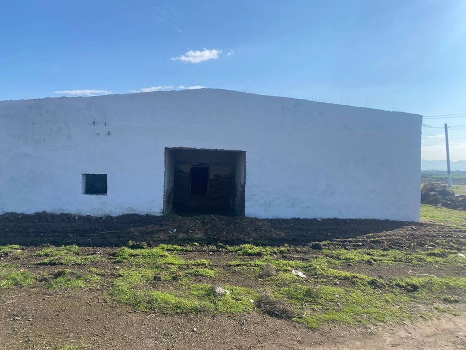 2 гектар жой 1800м2 биноси билан сотилади нотурар кадастри жой