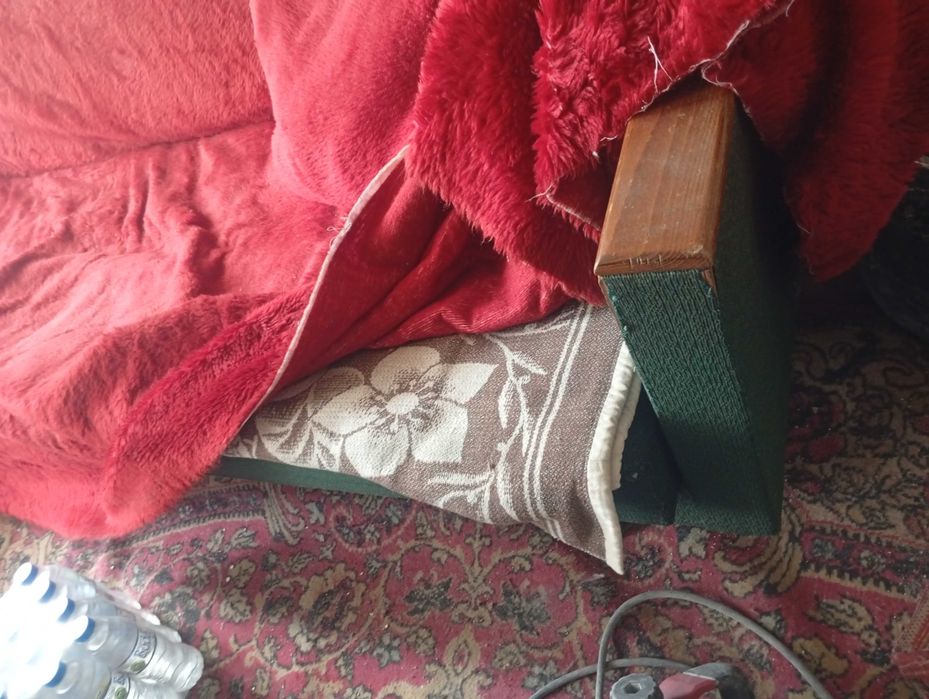 Диван с възглавници