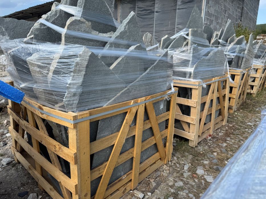 Големи каменни плочи