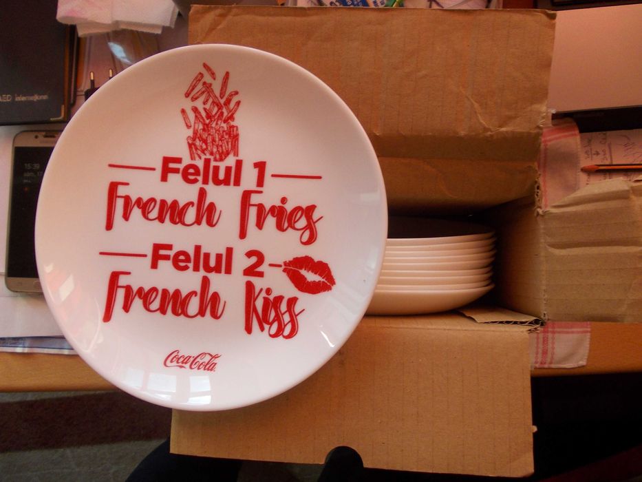 Vand diferite obiecte de bucatarie castrone /tavi inox si set pahare