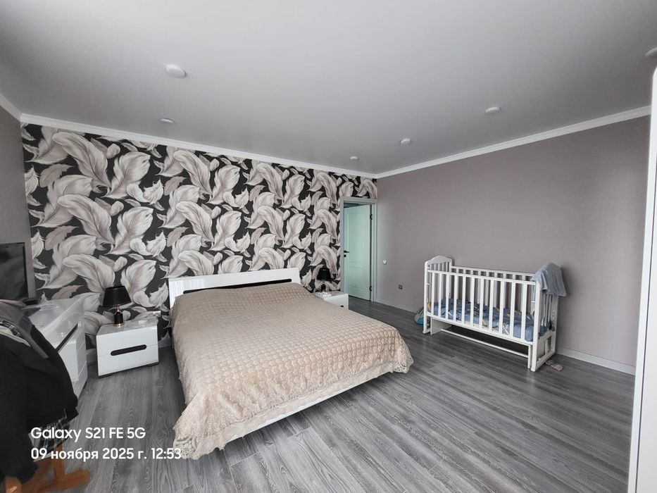 Продам квартиру в 11 микрорайоне.