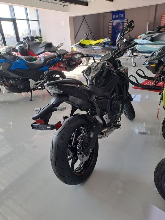 Motocicleta noua Kawasaki Z650