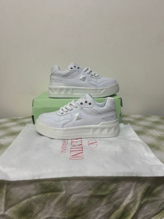 Adidasi Valentino albi 40