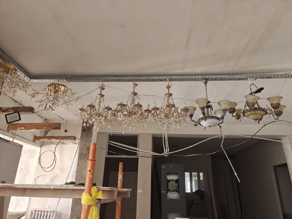 Люстры и светильники б/у