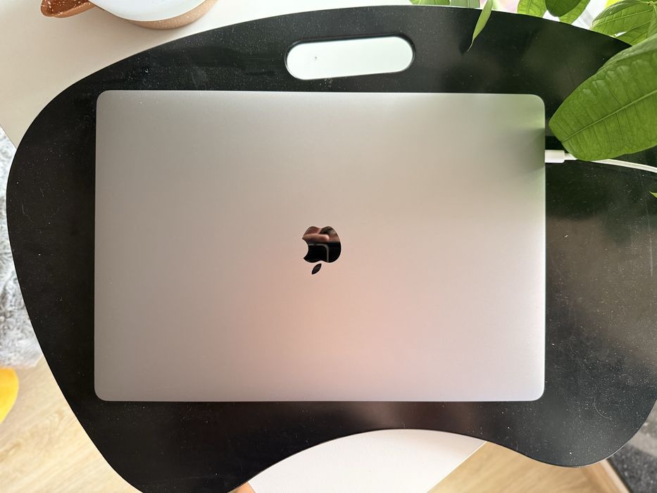 Macbook Pro 16 i9 16GB 1TB touchbar