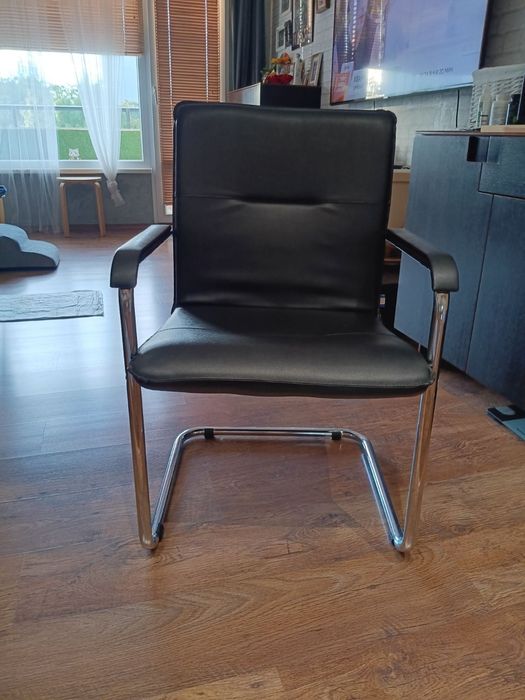 Конферентен стол