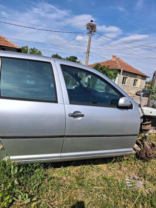 Golf 4 1.4 16V бензин за части 2000 година  фарове огледала калници