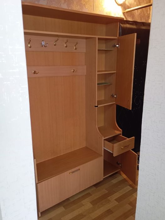 Продам вешалку шкаф