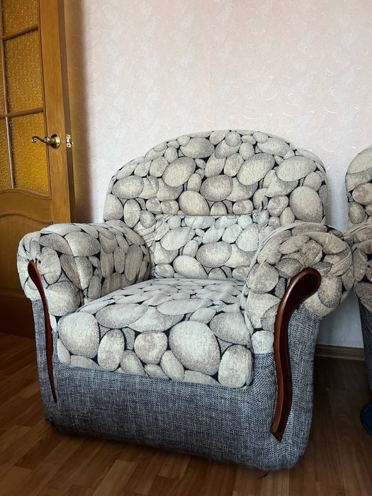 Диван и два кресла