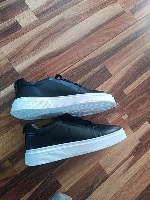 Кроссовки новые турецкие.