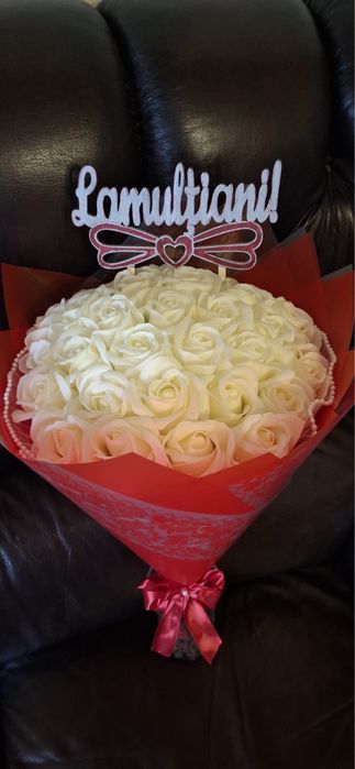 Buchet cu 33 trandafiri din sapun