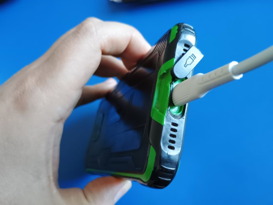 Vând telefon rezistent Blackview 4900