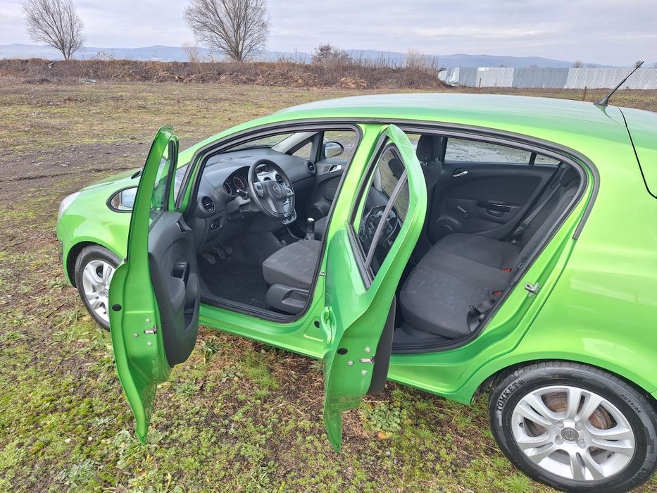 Opel corsa D 2012  1.4 Benzină 88 cp euro 5
