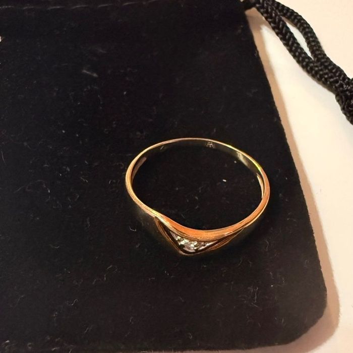 Златен пръстен с цирконий