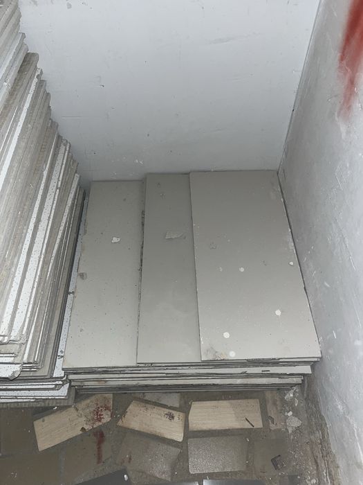 Продам армстронг около 100кв м