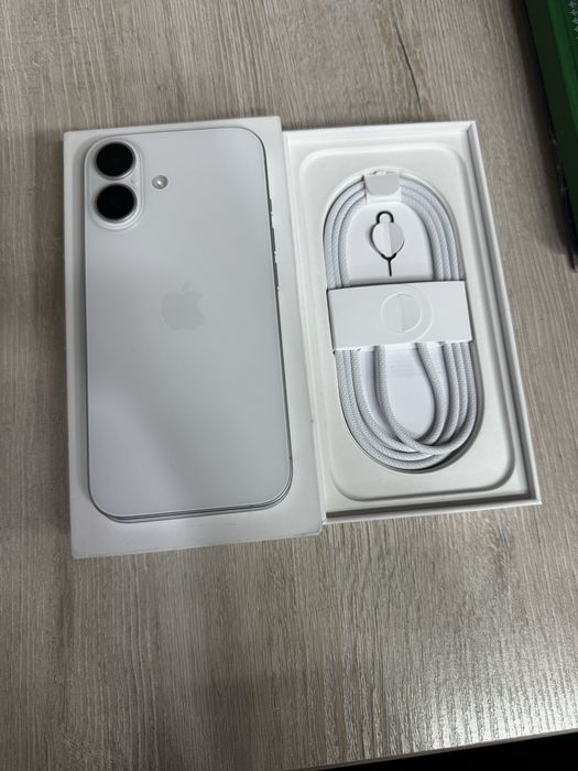 Iphone 16 Whitee