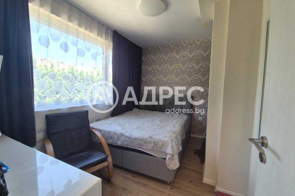 Тристаен апартамент в кв. Бриз, в модерен затворен комплекс с басейн.
