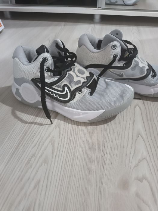 Adidasi nike sport