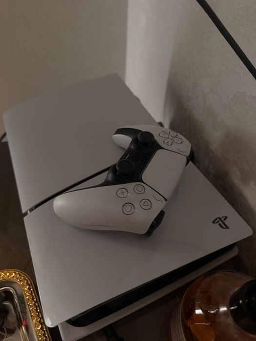 Playstation 5 1 тб 2 котроллера