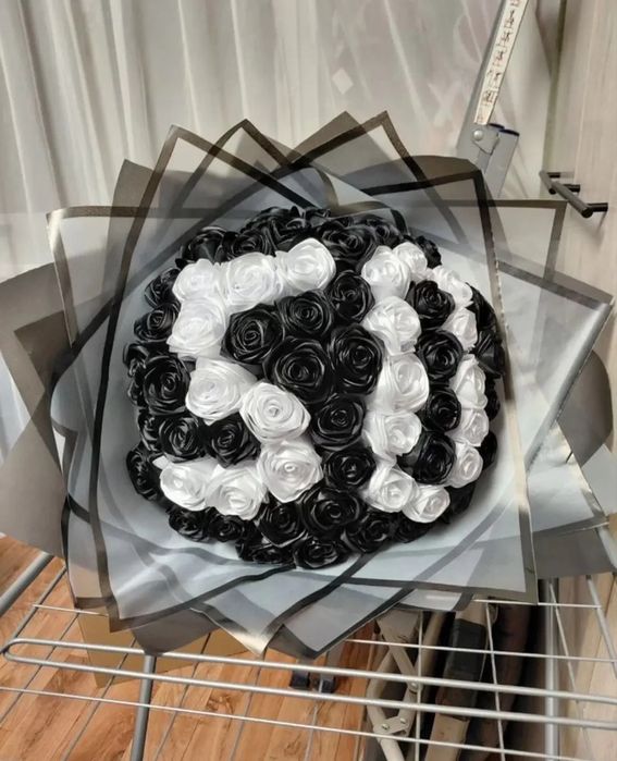 Букет из атласных роз