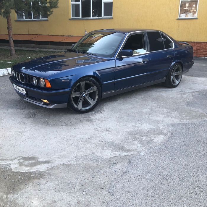 Машина BMW 34.e е