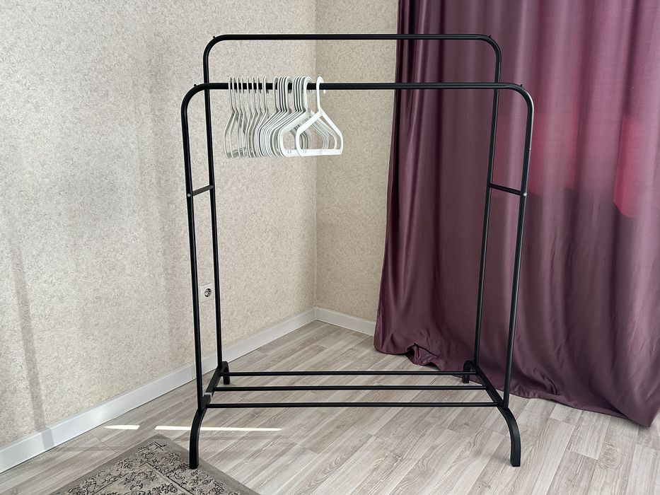 Напольная вешалка чёрная и плечики белые 20 штук