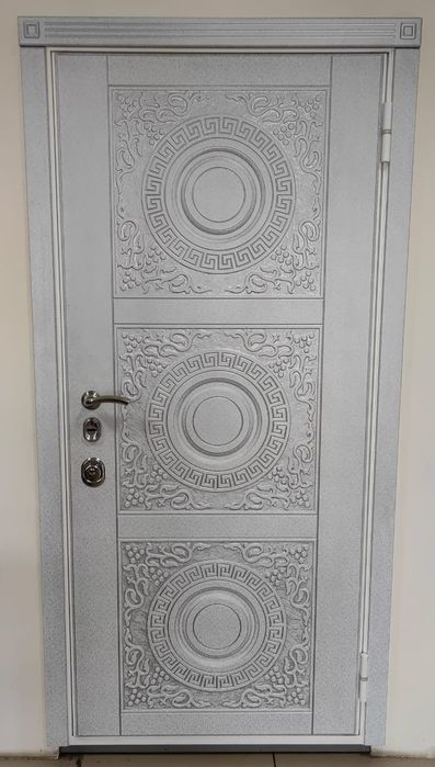 Входные, стальные двери.