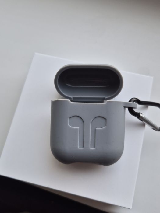AirPods наушники