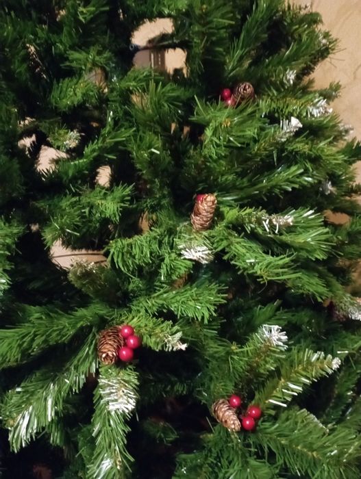 Ёлка искусственная.