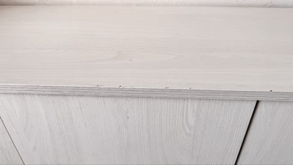 Большой комод.