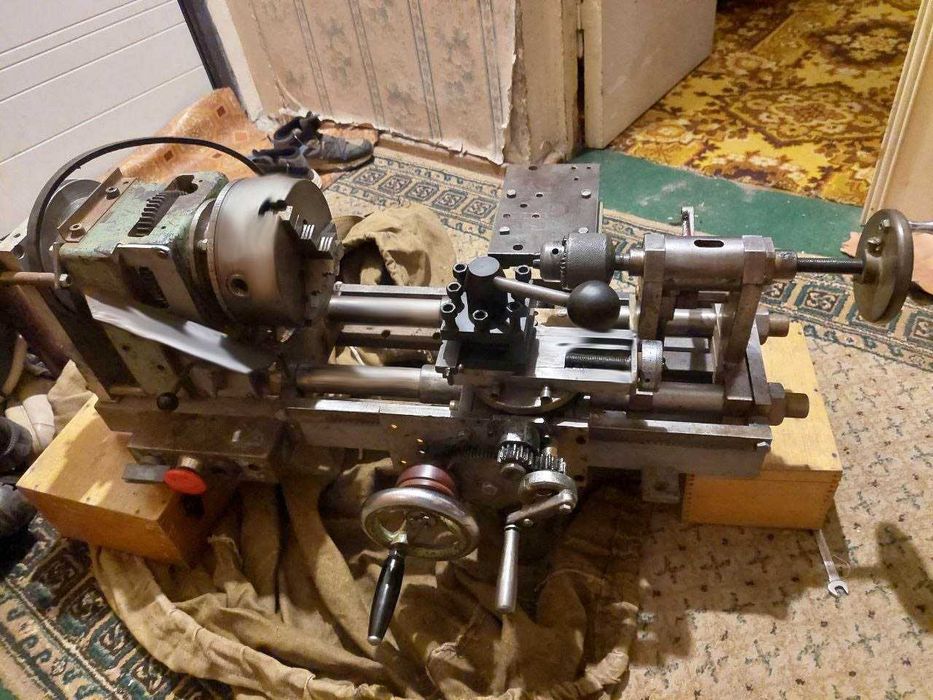 Продам токарный станок с столиком для фрезерной насадки