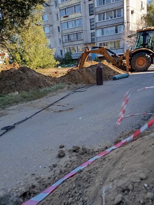 Услуга экскаватора три в одном