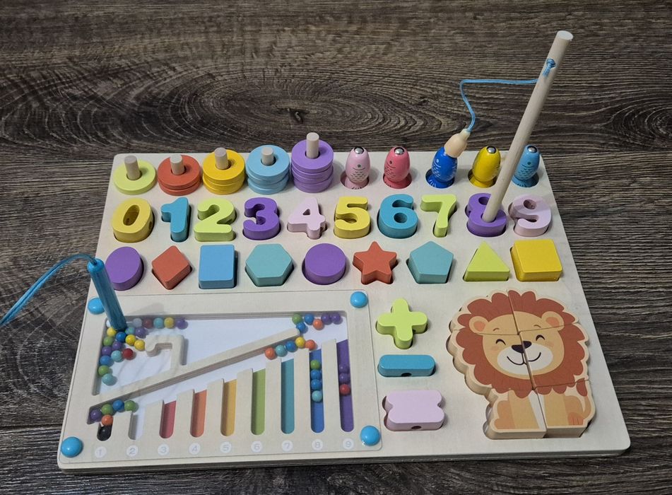 Jucarie din lemn Tableta Montessori cu puzzle si diverse alte jocuri