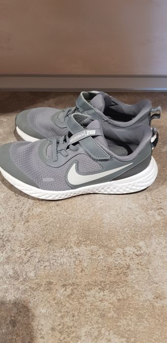 Маратонки Nike eur 34