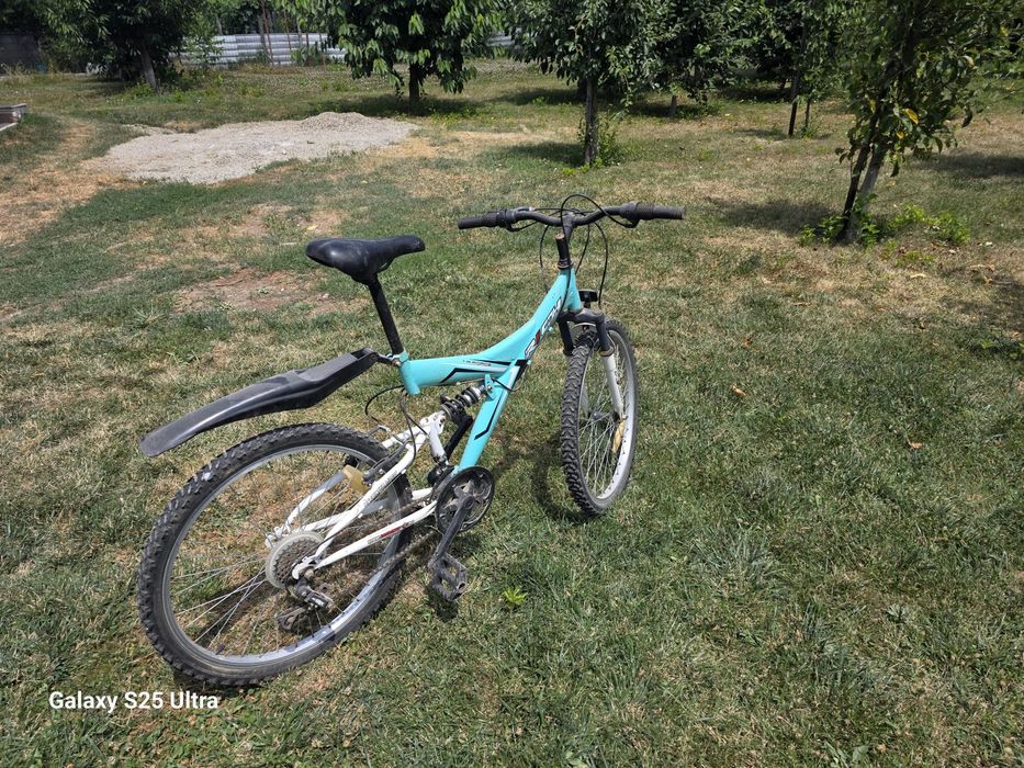 Vând  2 biciclete.