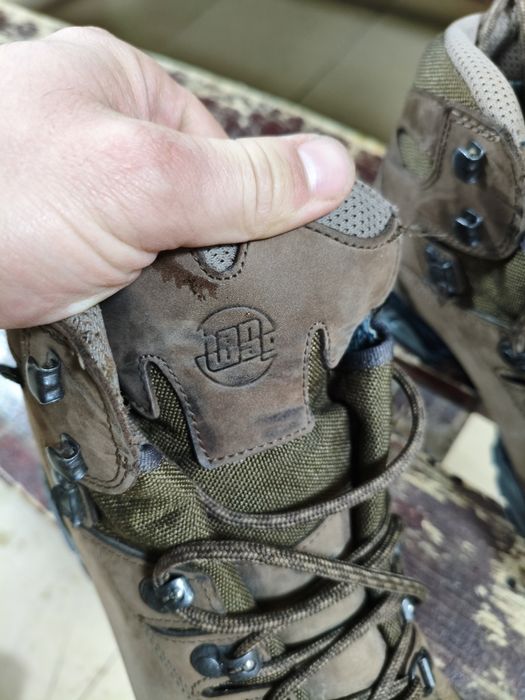 Трекинговая ботинка