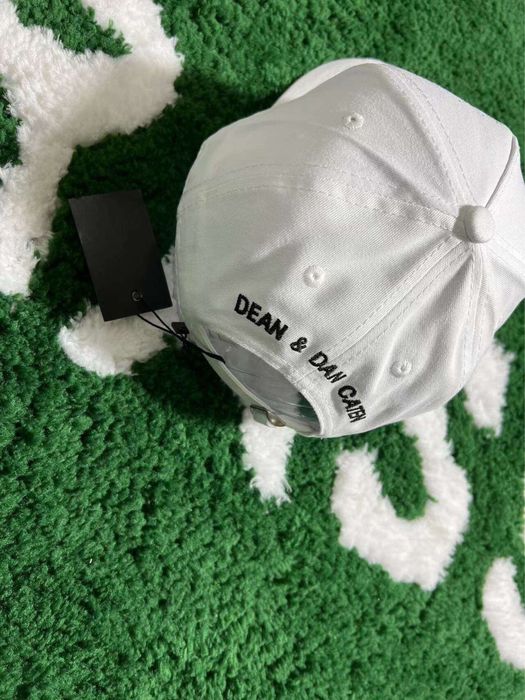 Sapca dsquared2 icon white spraypaint