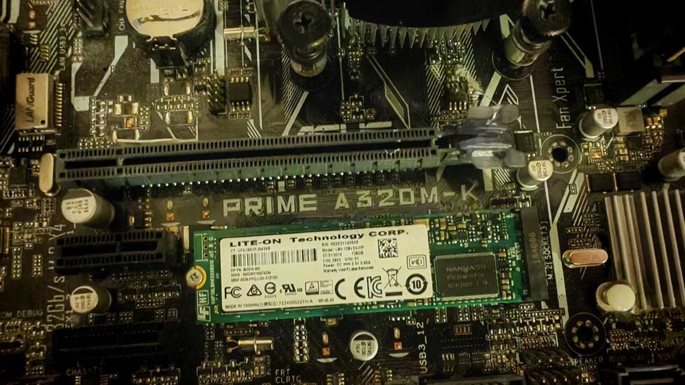 ASUS PRIME A320M-K + Ryzen 3600x 6-Core + 16GB RAM + SSD