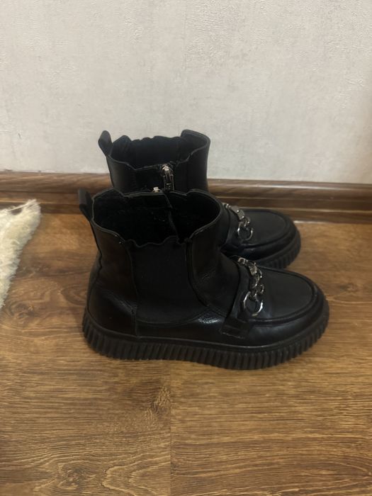 Продам ботинки