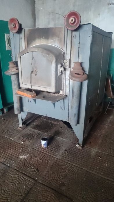 Токарный станок в рабочем состоянии