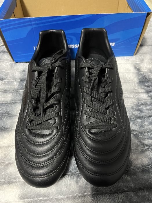 Crampoane joma piele