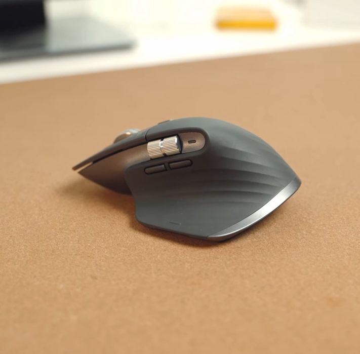 Logitech MX Master 3S Bolt в идеальном состоянии