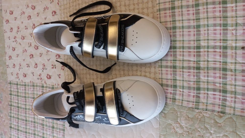 Дамски черно-бели арт сникърси