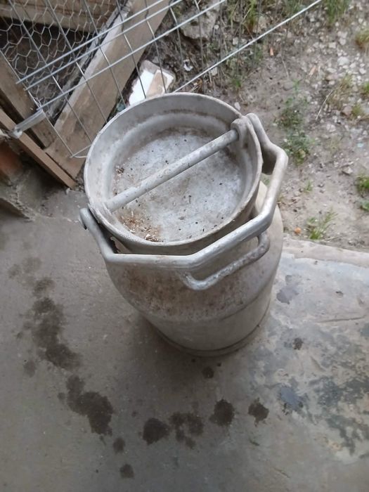 Bidon aluminiu de 25 litri.