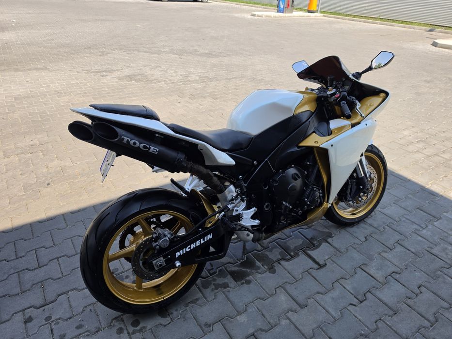 Yamaha R1 Big Bang 2011
