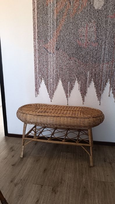 Столик из ротанга