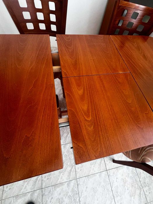 Масивна трапезна маса